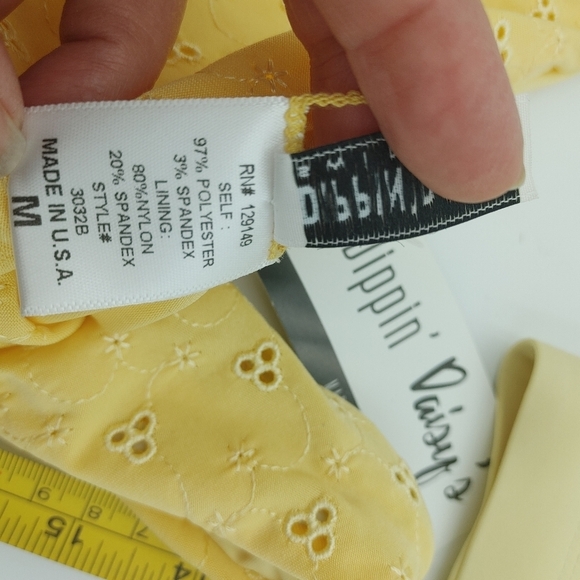 DIPPIN' Daisy's yellow eyelet bikini size M - Picture 15 of 15